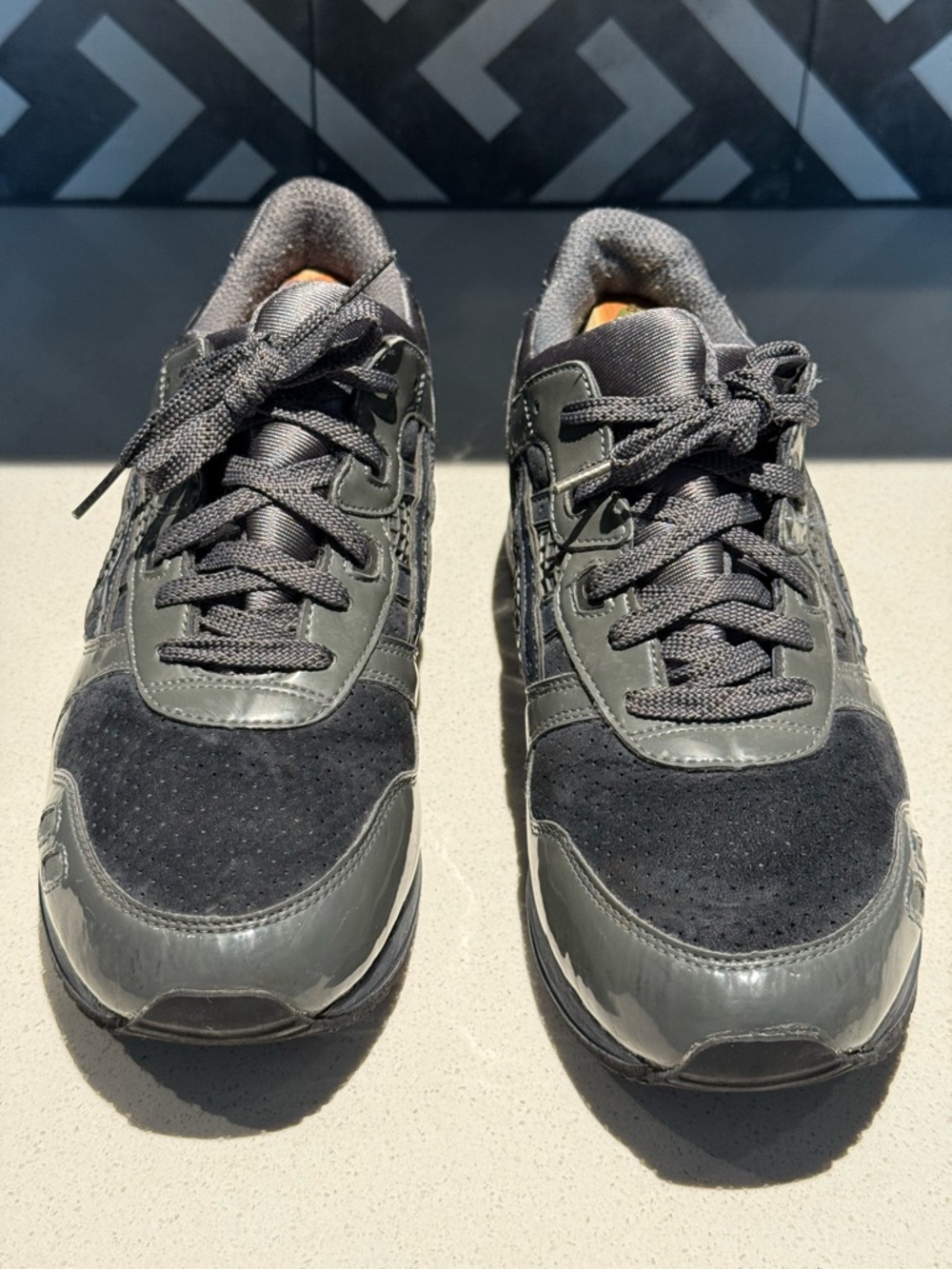 Asics Men's Black and Gray Low-Top Sneakers